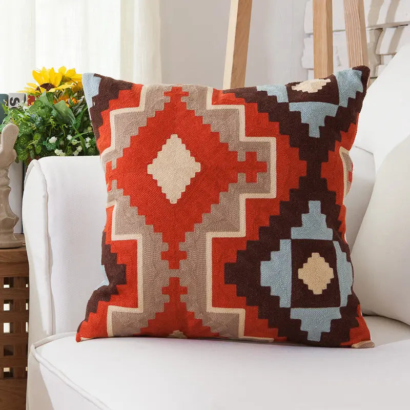Housse de Coussin Brodée Éclat Red Cross
