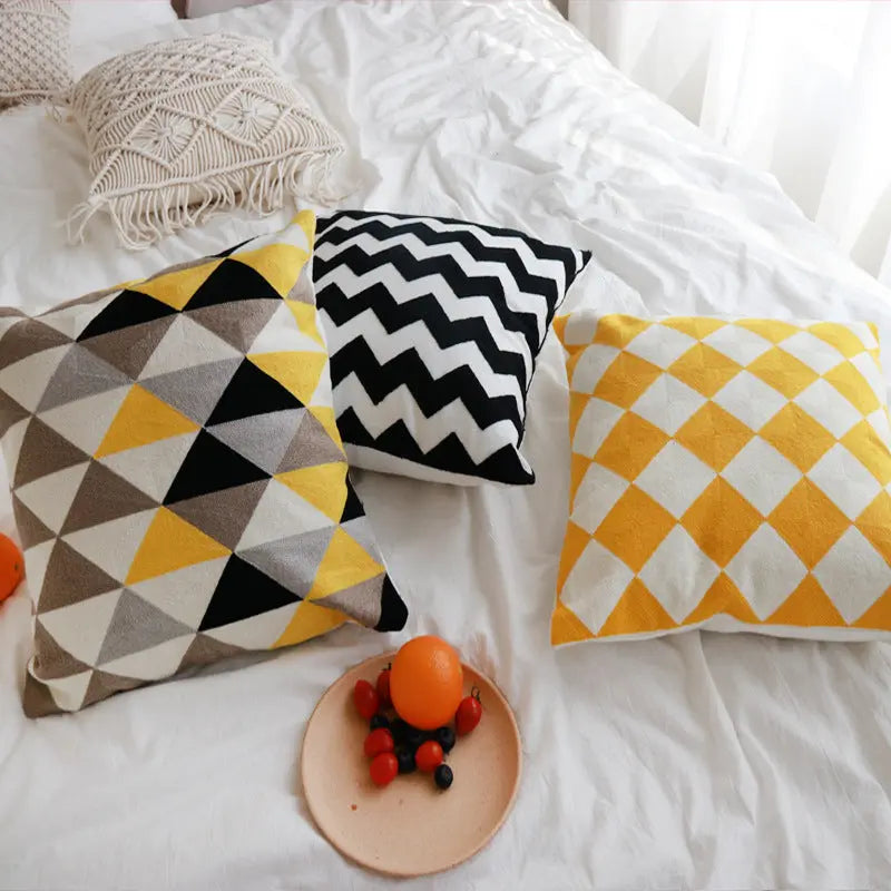 Housse de Coussin Broderie Géométrique MIRA